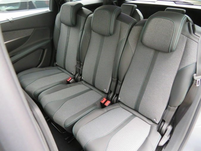 Peugeot 5008, Peugeot 5008 ALLURE PACK 1.2 PT 130K EAT8, barva šedá