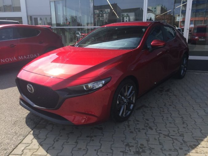 Mazda 3, 2,0 Skyactiv-G122, barva červená