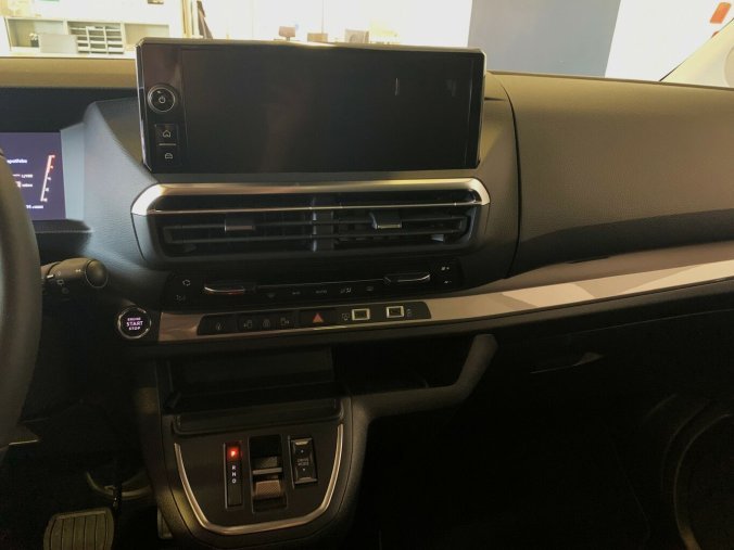 Peugeot Traveller, Peugeot Traveller Allure Standard, barva šedá