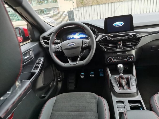 Ford Kuga, ST-Line X, 5dveřová, 1.5 EcoBoost 110 kW/150 k, 6st. manuální, barva červená