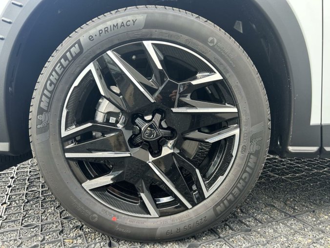 Peugeot 5008, Peugeot 5008 ALLURE Hybrid 145k e-DCS6, barva bílá