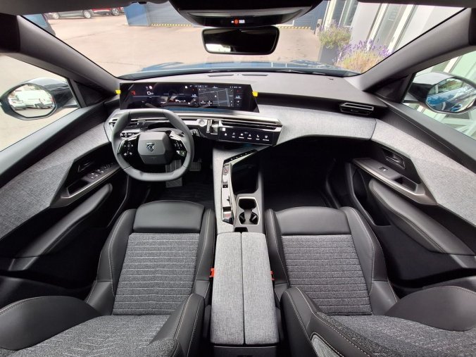 Peugeot 5008, Peugeot 5008 ALLURE Hybrid 145 e-DCS6, barva modrá