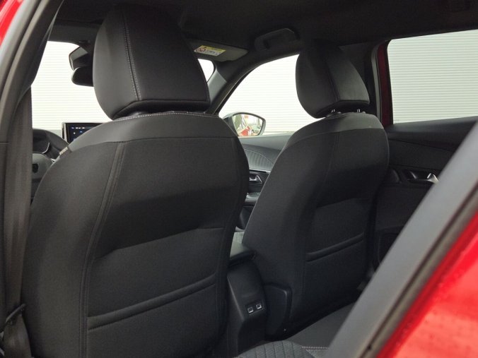 Peugeot 2008, Peugeot 2008 ALLURE 1.2 PT 100k MAN6, barva červená