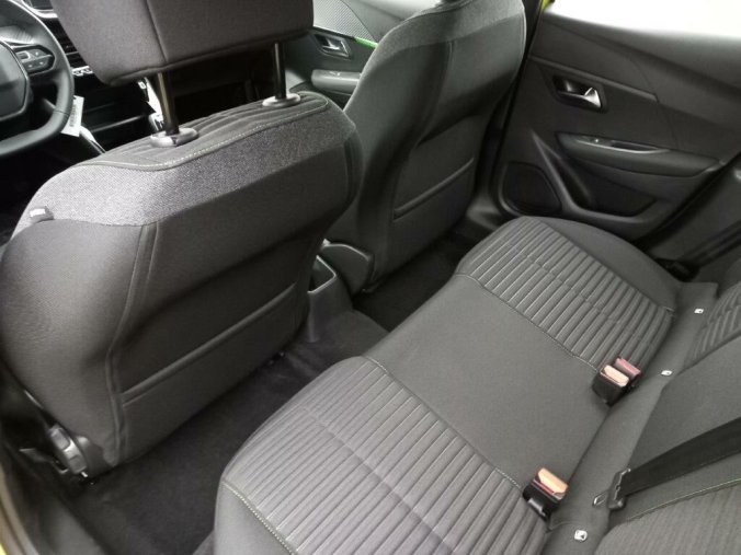 Peugeot 208, Peugeot 208 Style PureTech 1.2 7 let zár., barva zelená