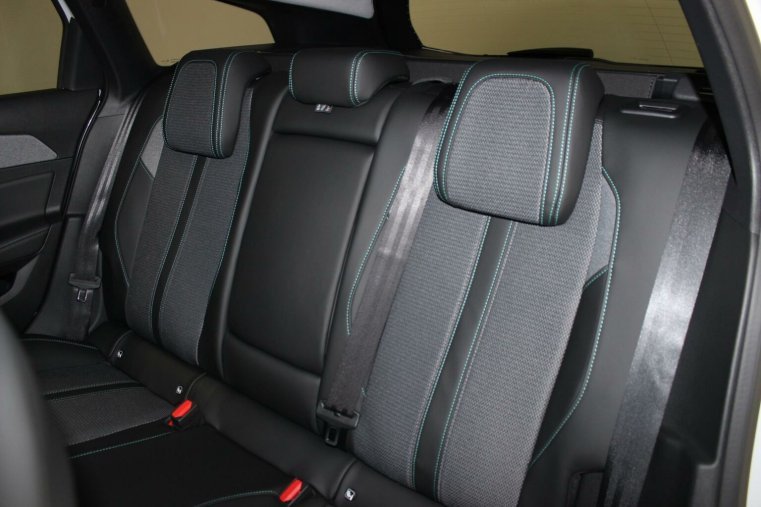 Peugeot 308, Peugeot 308 SW ALLURE Hybrid 136 e-DCS6, barva bílá