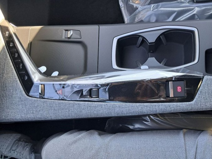 Peugeot 5008, Peugeot 5008 5008 GT Hybrid 145 e-DCS6, barva bílá