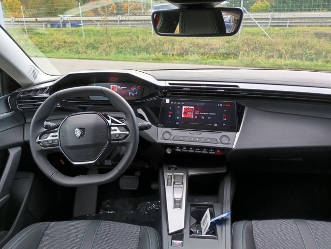 Peugeot 408, Peugeot 408 ALLURE Hybrid 145 e-DCS6, barva červená