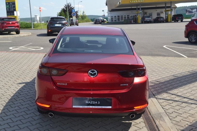 Mazda 3, Skyactiv G122, barva červená
