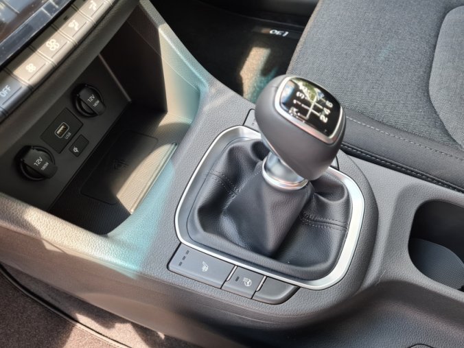 Hyundai i30, 1,5 T-GDI 117 kW iMT MHEV, barva bronzová