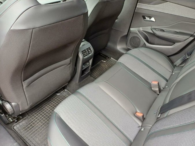 Peugeot 308, Peugeot 308 SW Allure BlueHDi 7 let zár., barva šedá