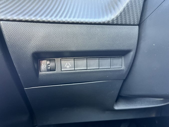 Peugeot 2008, Peugeot 2008 ALLURE PureTech 130k EAT8, barva šedá