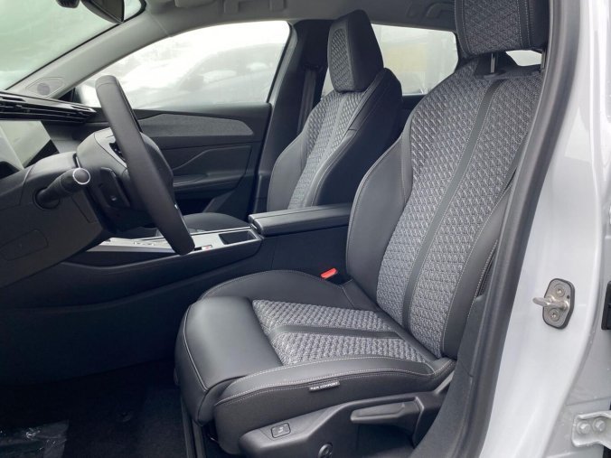 Peugeot 308, Peugeot 308 SW ALLURE Hybrid NOVINKA, barva bílá