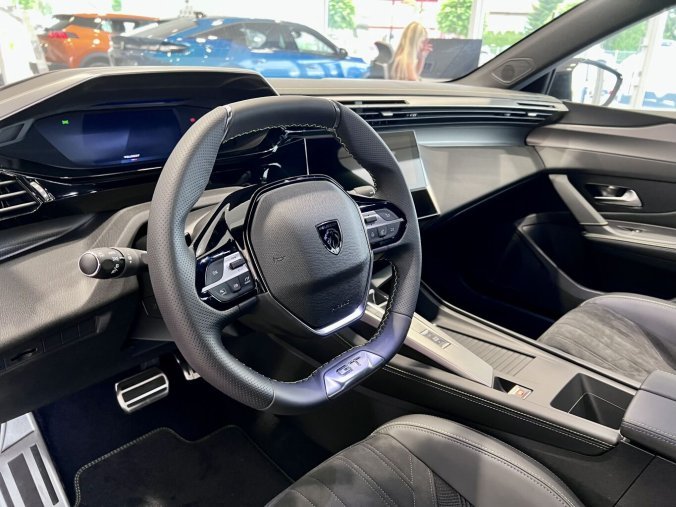 Peugeot 408, Peugeot 408 GT, El. víko, Matrix, Automat, barva červená