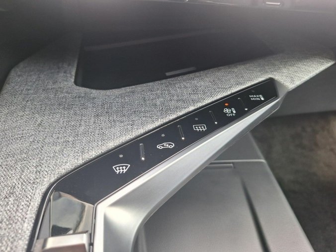 Peugeot 3008, Peugeot 3008 GT Hybrid 136 e-DCS6, barva šedá