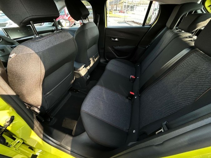 Peugeot 208, Peugeot 208 e - 208 Elektromotor 100 kW, barva žlutá