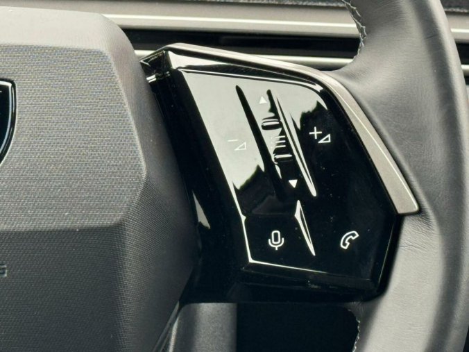 Peugeot 5008, Peugeot 5008 5008 ALLURE Hybrid 136 e-DCS6, barva bílá
