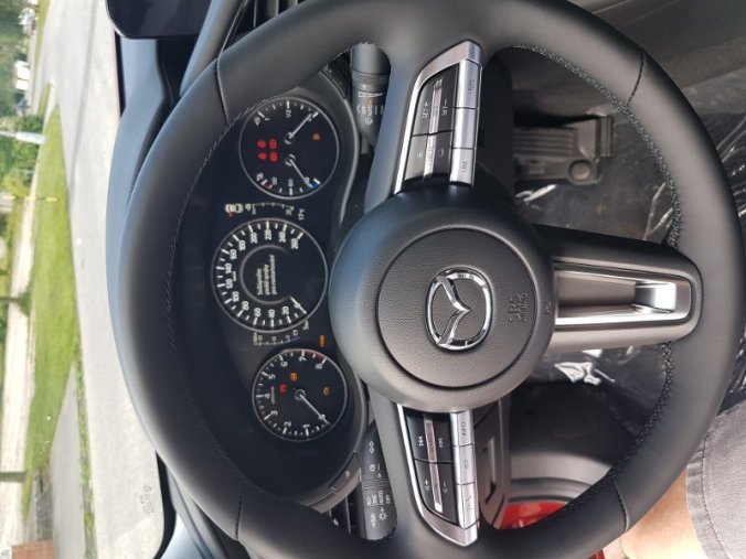 Mazda 3, Skyactiv-G122, barva bílá