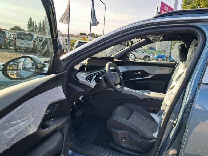Peugeot 5008, Peugeot 5008 5008 ALLURE Hybrid 145 e-DCS6, barva modrá