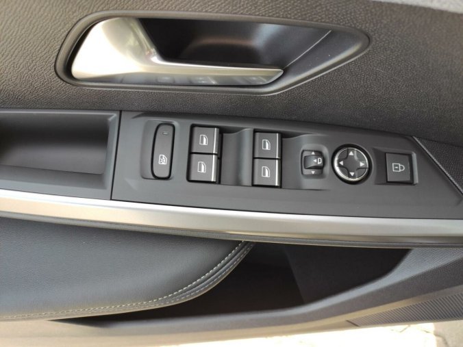 Peugeot 3008, Peugeot 3008 GT 145k AUT HYBRID ALCANTARA, barva šedá