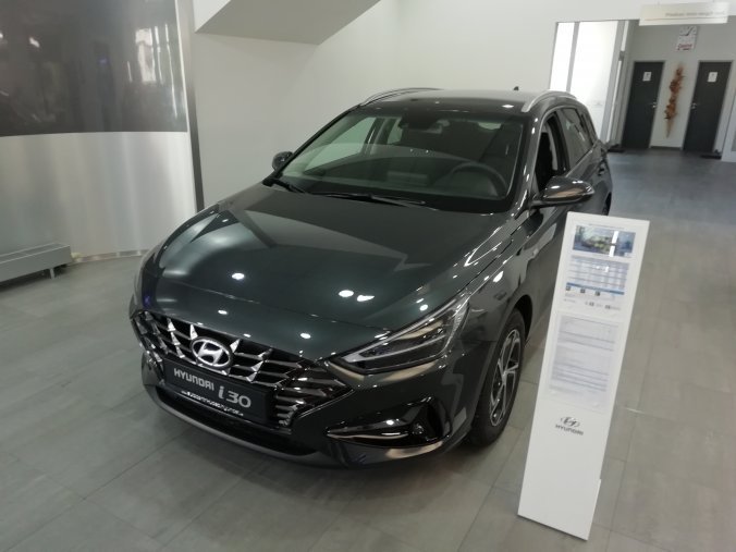 Hyundai i30, 1,5 T-GDI Mild hybrid 117 kW (95 NAT mild hybrid) 6 st. iMT, barva černá