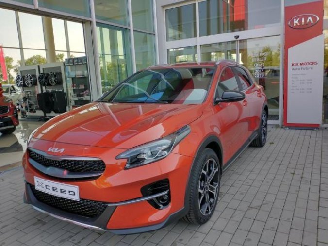 Kia XCeed, 1.5 T-GDi BLACK EDITION MY22, barva oranžová