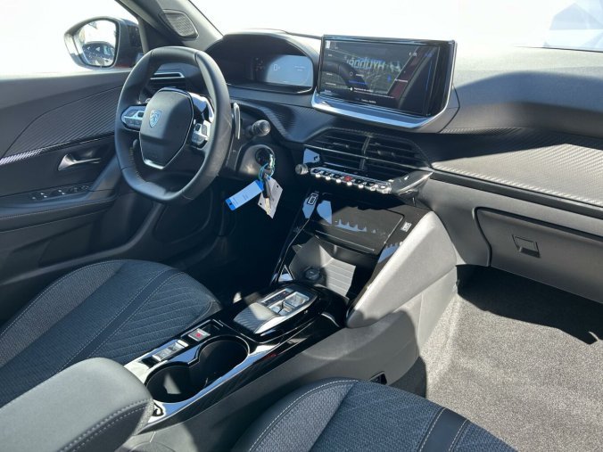 Peugeot 2008, Peugeot 2008 ALLURE Hybrid 136 e-DCS6, barva červená