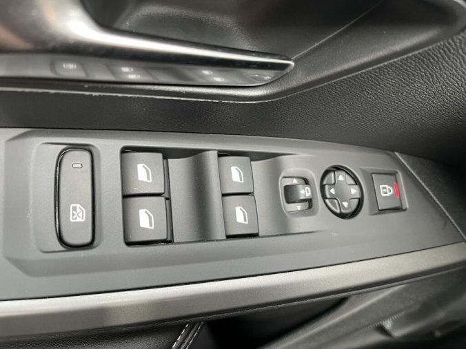 Peugeot 3008, Peugeot 3008 ALLURE Hybrid 145 e-DCS6, barva černá