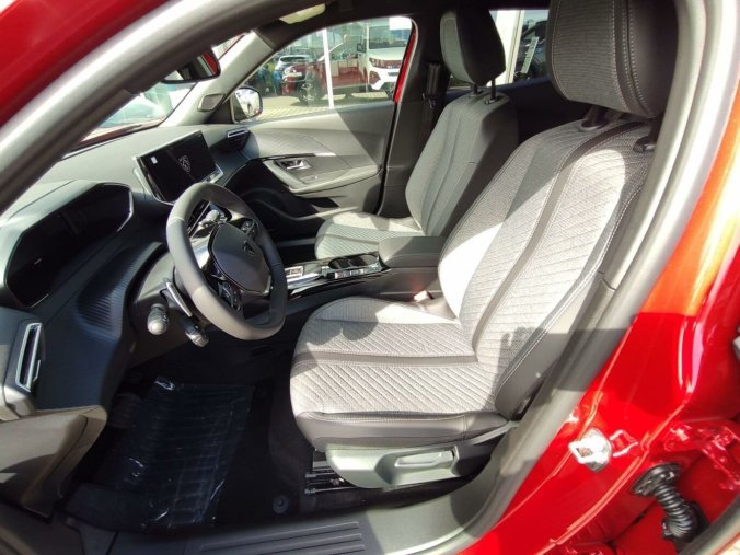 Peugeot 2008, Peugeot 2008 ALLURE 1.2 136k HY AUTOMAT, barva červená