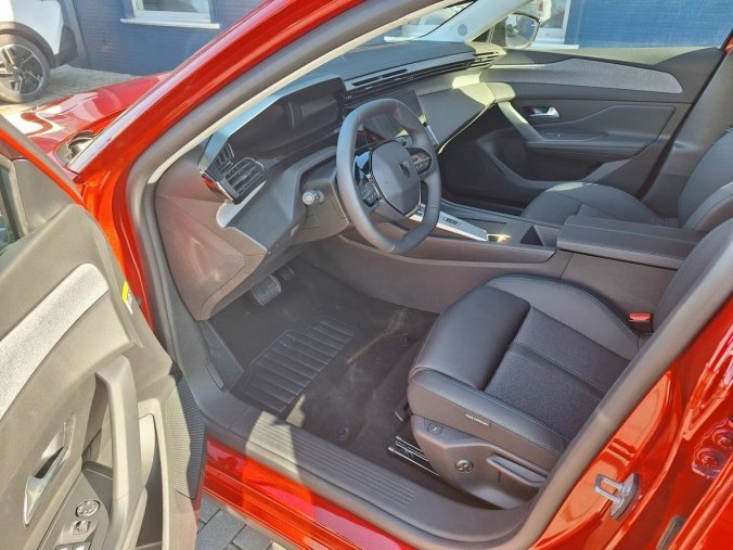 Peugeot 408, Peugeot 408 ALLURE Hybrid 136 e-DCS6, barva červená