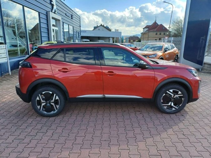 Peugeot 2008, Peugeot 2008 ALLURE 1.2 PureTech 7 let zár., barva červená