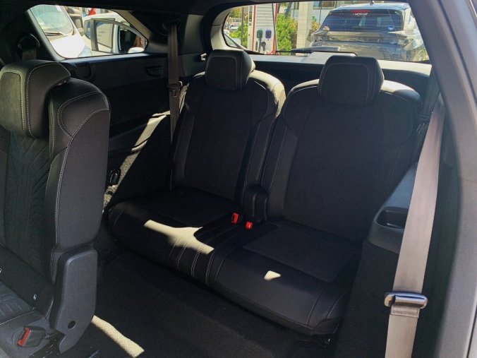 Peugeot 5008, Peugeot 5008 GT Hybrid 145 e-DCS6, barva šedá