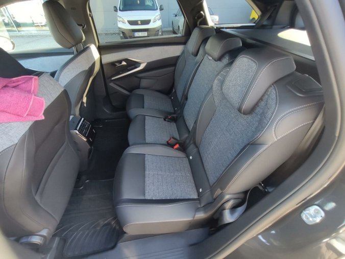 Peugeot 5008, Peugeot 5008 ALLURE Hybrid 136 e-AUT6 NAVI, barva šedá