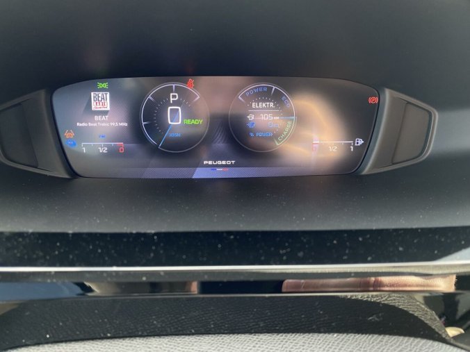 Peugeot 408, Peugeot 408 ALLURE Plug-in HYBRID e-EAT8, barva černá