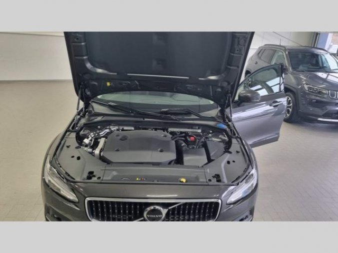 Volvo V90, B4 2.0L 197+14 HP AT8 AWD CROS, barva šedá