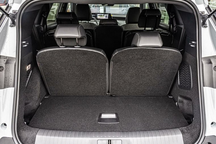 Peugeot 5008, Peugeot 5008 1,2 ALLURE Hybrid 145 e-DCS6, barva bílá