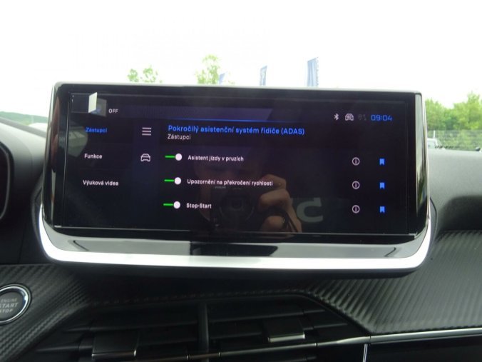 Peugeot 2008, Peugeot 2008 ALLURE Hybrid 145k e-DCS6, barva šedá