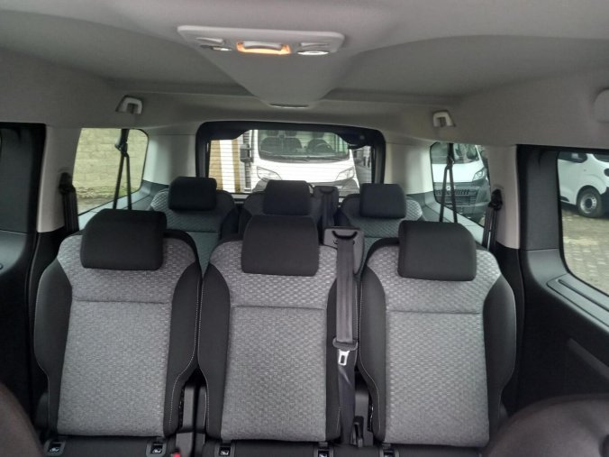 Peugeot Traveller, Peugeot Traveller Active L3 2.2 BlueHDi 150 man, barva šedá