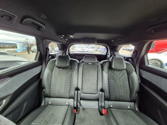 Peugeot 5008, Peugeot 5008 GT Hybrid 136 e-DCS6, barva modrá