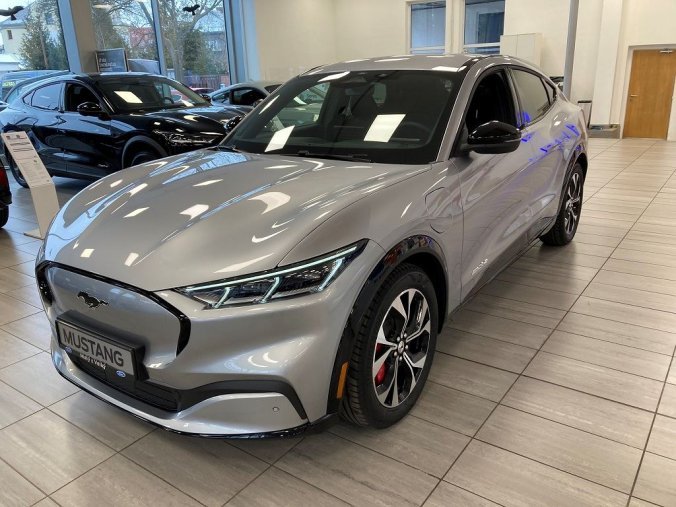 Ford Mustang, MACH-E AWD, 5dveřová, 75,7 kWh standardní dojezd 198 kW/269 k, automatická, 4WD, barva stříbrná