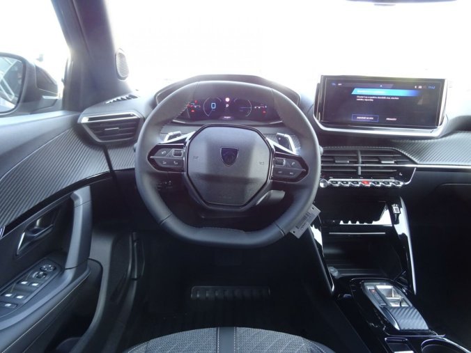 Peugeot 2008, Peugeot 2008 ALLURE Hybrid 145k e-DCS6, barva stříbrná