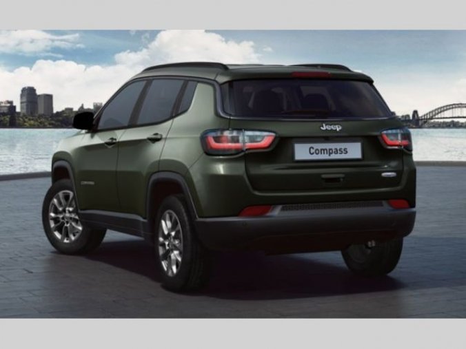 Jeep Compass, LONGITUDE 1.3 Turbo GSE 150k F, barva černá