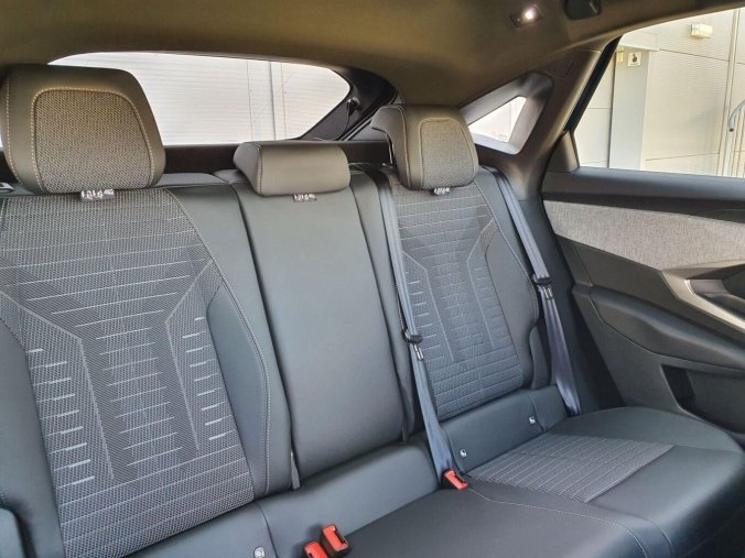 Peugeot 3008, Peugeot 3008 ALLURE Hybrid 145 e-DCS6, barva modrá