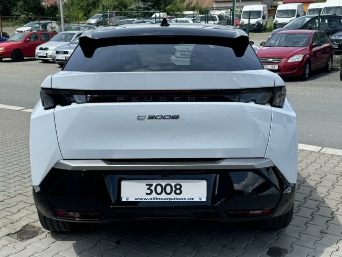 Peugeot 3008, Peugeot 3008 E-GT, barva bílá
