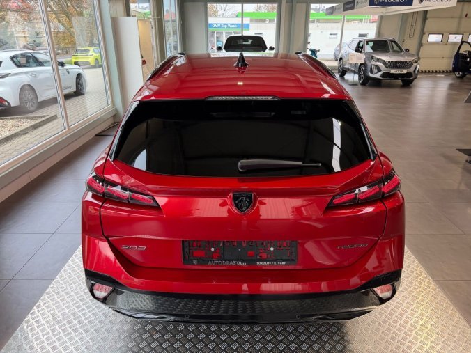 Peugeot 308, Peugeot 308 SW GT Hybrid 145 e-DCS6, barva červená