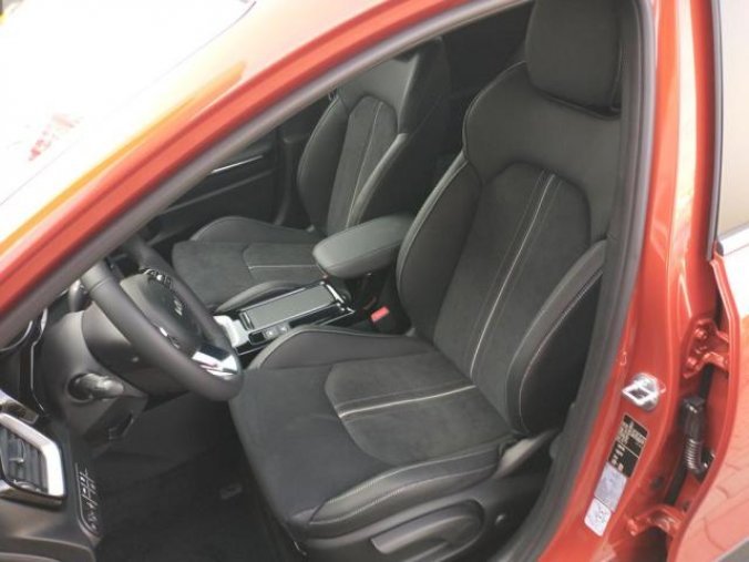 Kia XCeed, 1.5 T-GDi BLACK EDITION MY22, barva oranžová