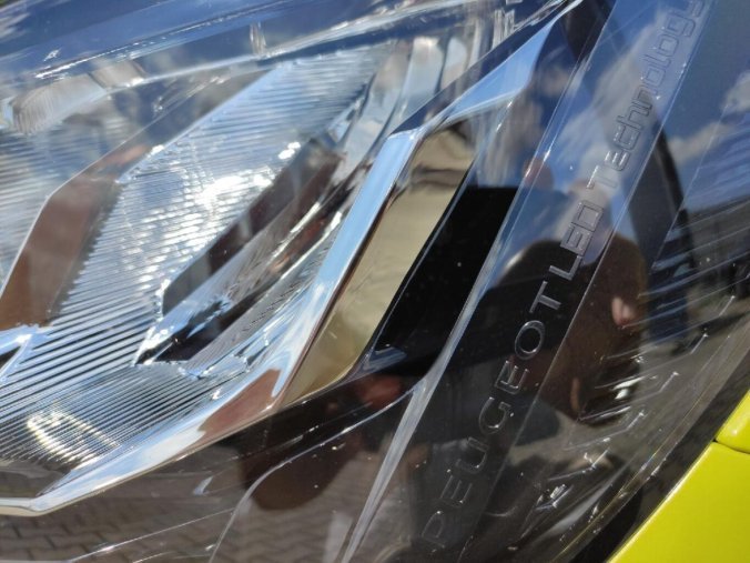 Peugeot 208, Peugeot 208 1.2 100K MAN6 BUSINESS NAVI, barva žlutá