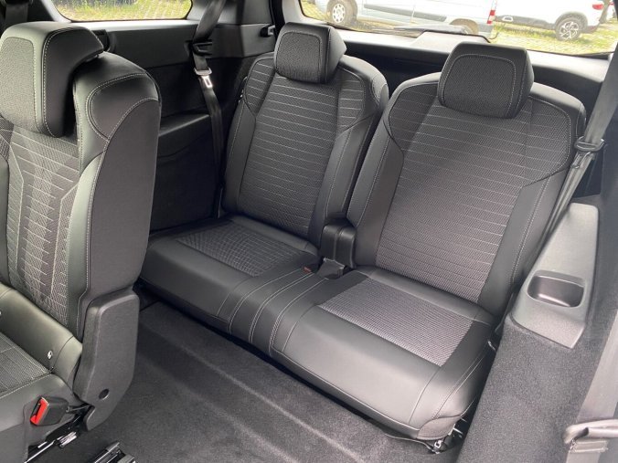 Peugeot 5008, Peugeot 5008 GT Hybrid 145 e-DCS6 - CELOROČNÍ PNEU - 2461, barva modrá