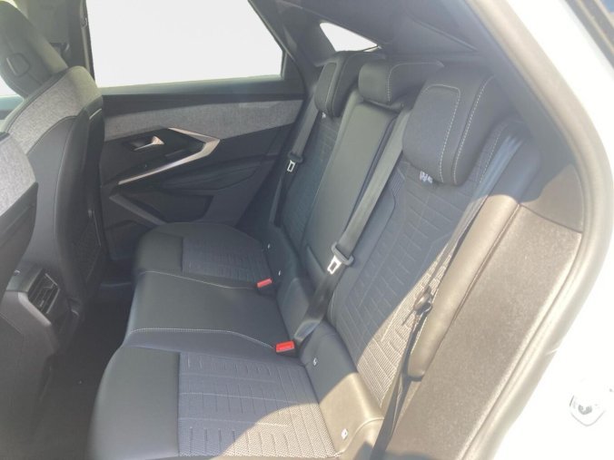 Peugeot 3008, Peugeot 3008 GT Hybrid 145 e-DCS6, barva bílá