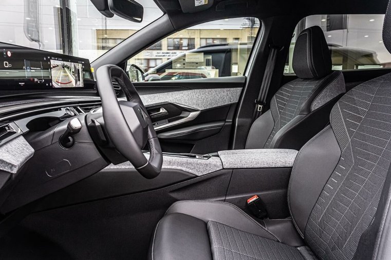 Peugeot 5008, Peugeot 5008 1,2 ALLURE Hybrid 145 e-DCS6, barva bílá