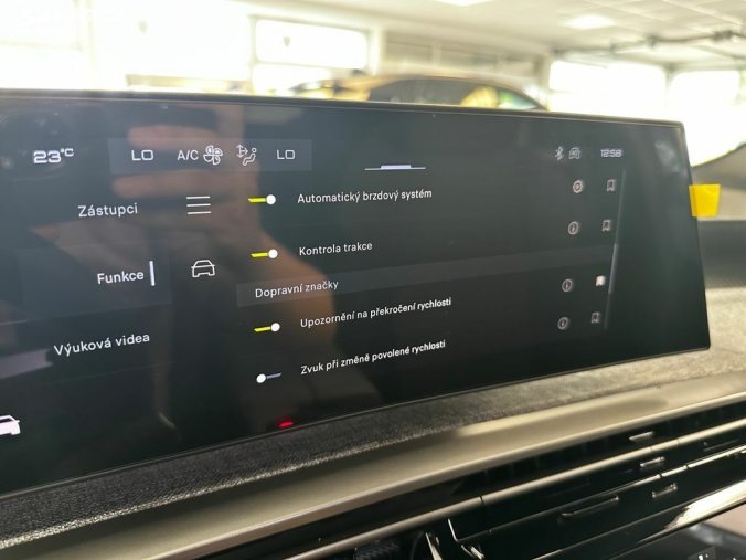 Peugeot 3008, Peugeot 3008 ALLURE Hybrid 145 e-DCS6, barva modrá
